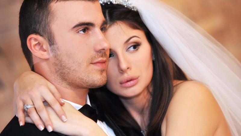 Алекс Арабаджиева и мъжа й са по-влюбени отвсякога! Отдадоха се на страстта в Гърция