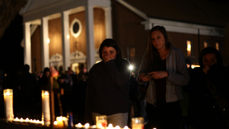 Четиридневен траур обявиха в САЩ за жертвите на стрелбата в Нютаун