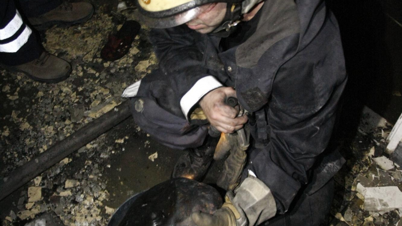 Взрив на газова бутилка рани пожарникар 