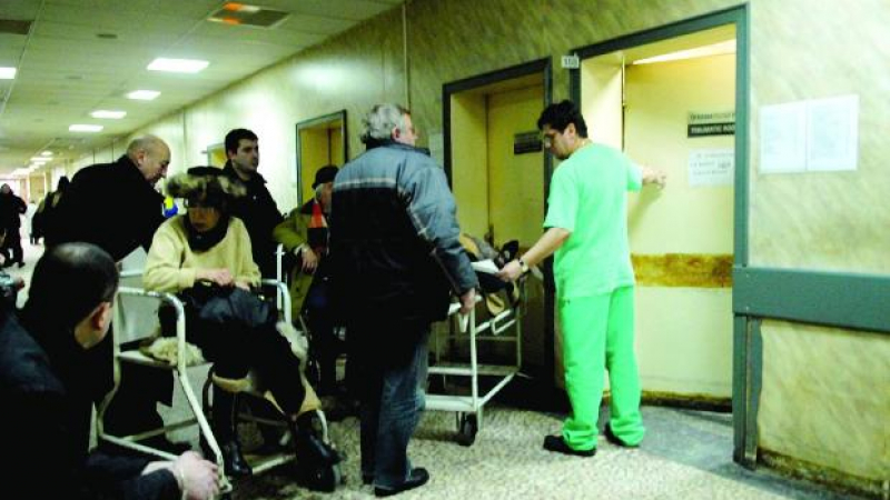 В “Пирогов” след поледицата: Инвалидни колички задръстиха коридорите