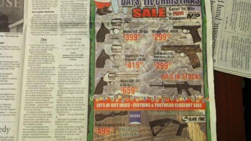 Тъпотия: Вестник пусна реклама на оръжия до новината за клането в Нютаун