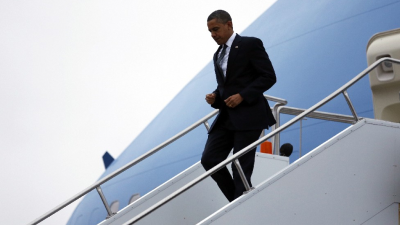 Президентът Барак Обама пристигна в окървавения Нютаун 
