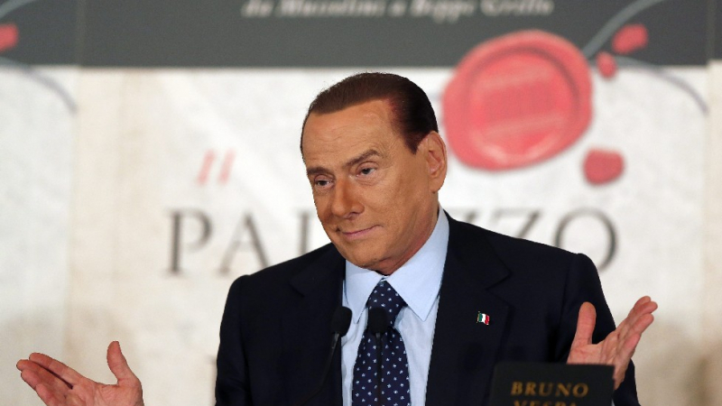 Берлускони призна за връзката си с Франческа Паскале, която може да му е внучка 