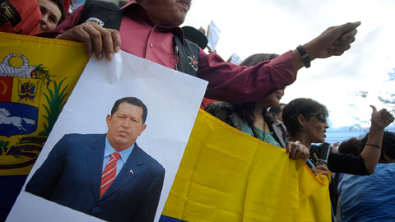 Уго Чавес се подобрява и ръководи Венецуела от болничното легло 