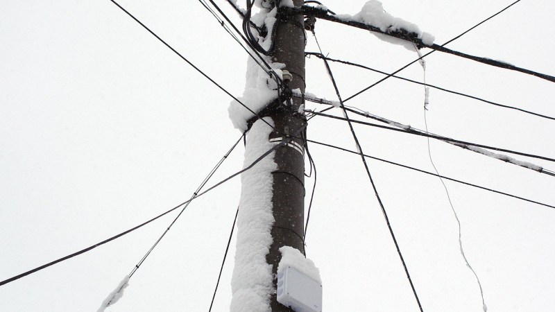 150 селища са без ток заради снеговалежа