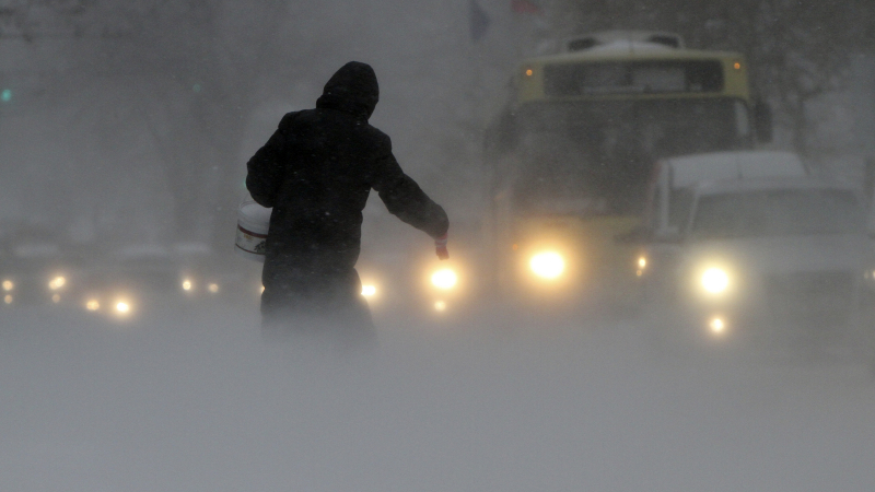 100 пътници заклещени в снежен капан край Дългопол
