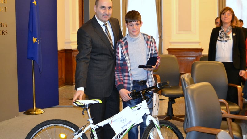 Цветанов награди Марио от Белоградчик с медал, бонус – колело