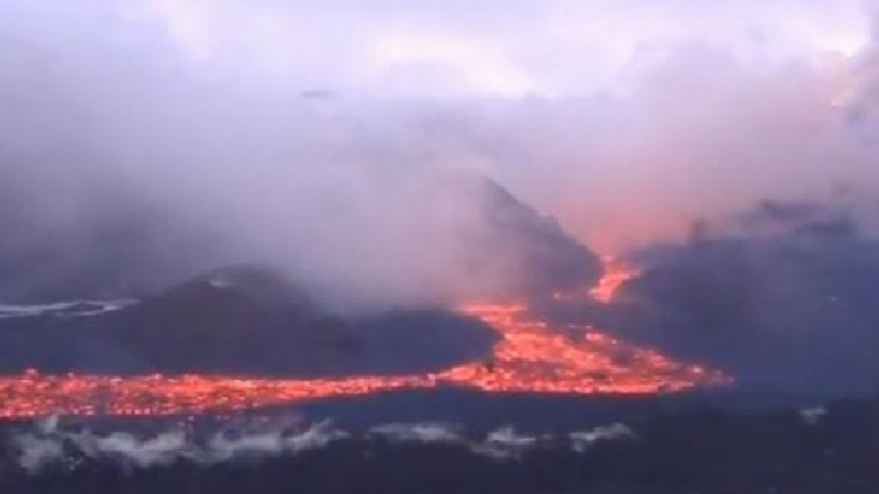 Краят на света идва! Вулкан залива Камчатка с лава (ВИДЕО)