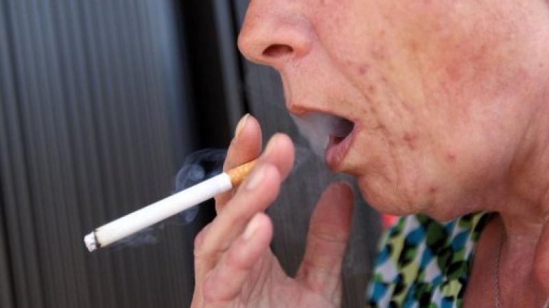 Отблъскващи снимки ще отказват пушачите от тютюна