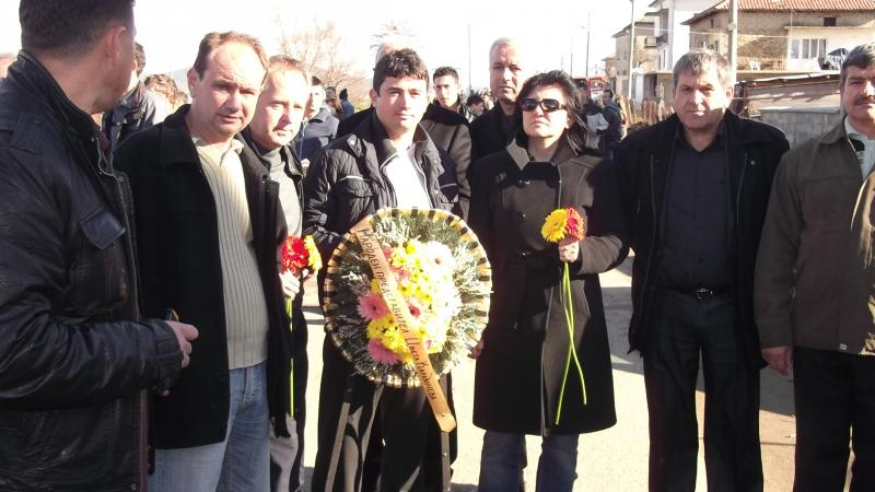 Депутатът Цвета Караянчева почете паметта на малката Тюркян