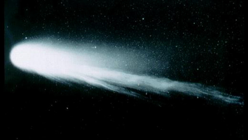 Кометата Айзон засенчва Луната през 2013-а