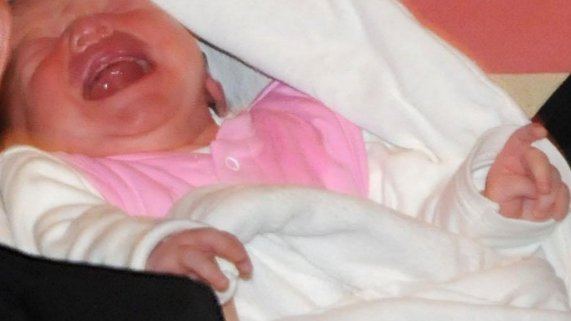 Първото бебе за новата година в Пазарджик е рожба на 14-годишна майка
