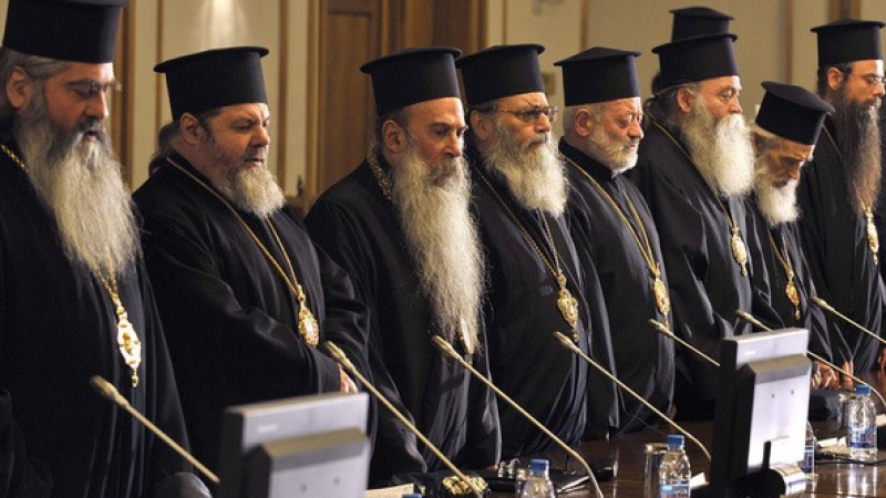 След дядо Николай още двама митрополити се отказаха от патриаршеската битка  