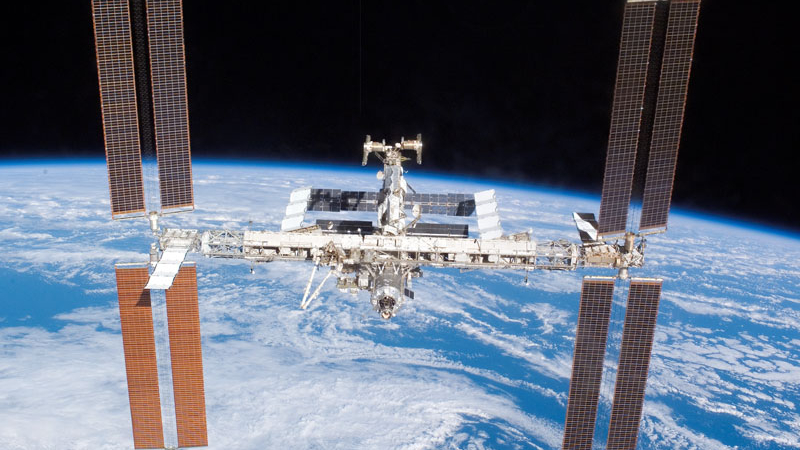 Частен космически кораб ще се скачи с МКС на 5 април