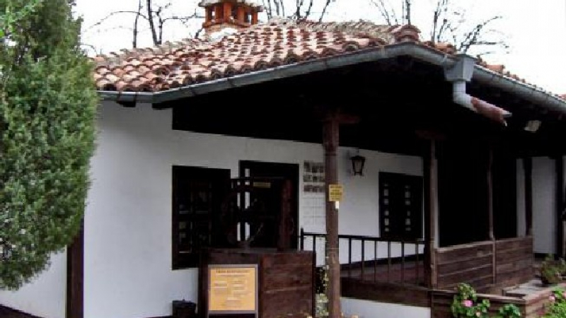 Скандал: Родният дом на Яворов в Чирпан принизен до литературна къща