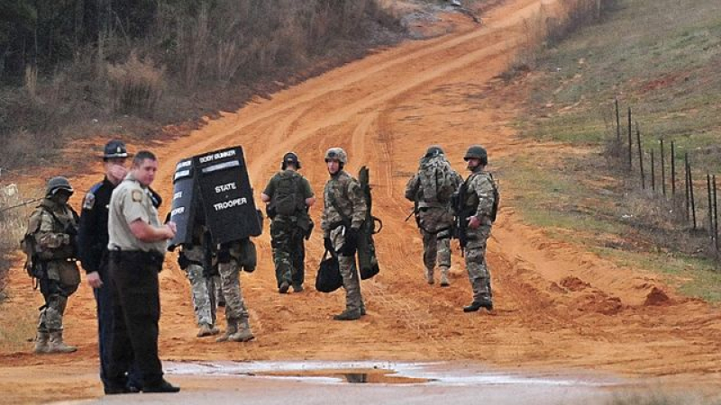 Заложническата драма в Алабама продължава вече 24 часа 