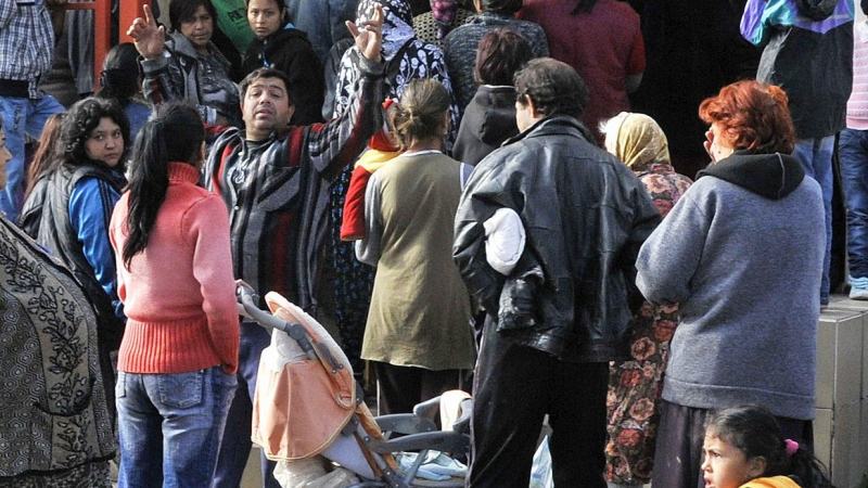 Фиркани роми навръх празника на МВР: Извикайте ченгетата да ги нае*ем