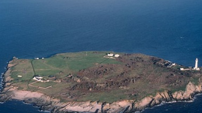 Продават исторически остров в Уелс