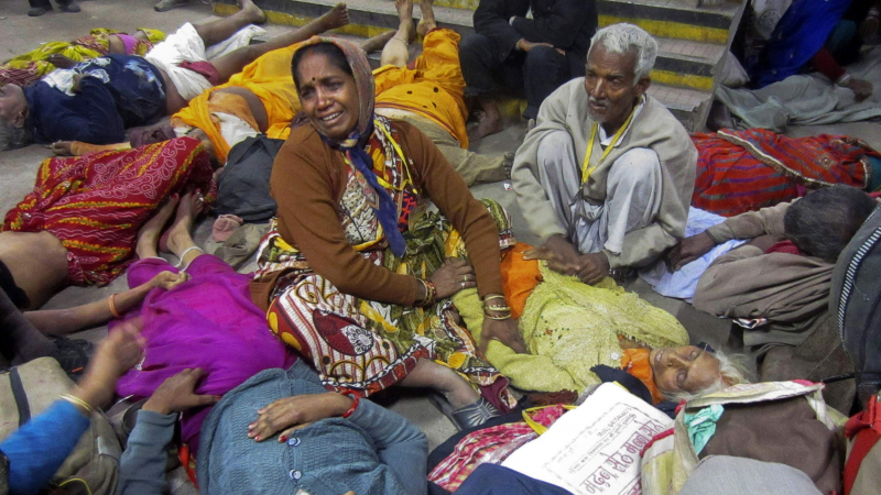 18 души стъпкани до смърт в Индия 