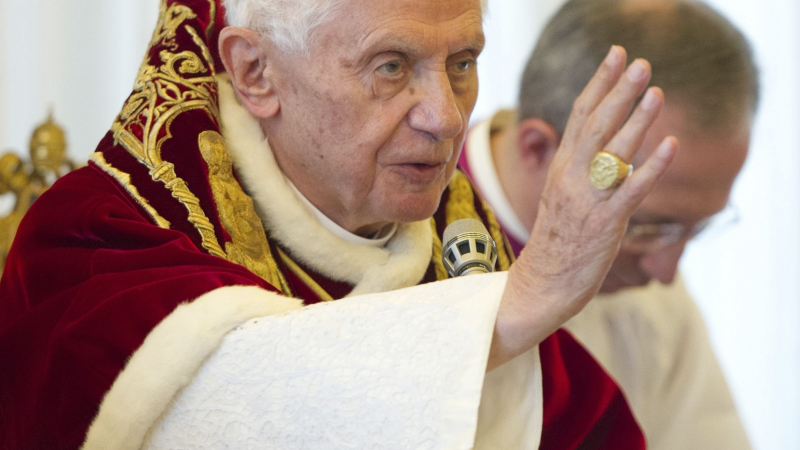 Папата се оттегля в женски манастир