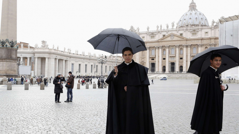 Европа поздравява Бенедикт XVI, светът хвърля зарове за заместника му