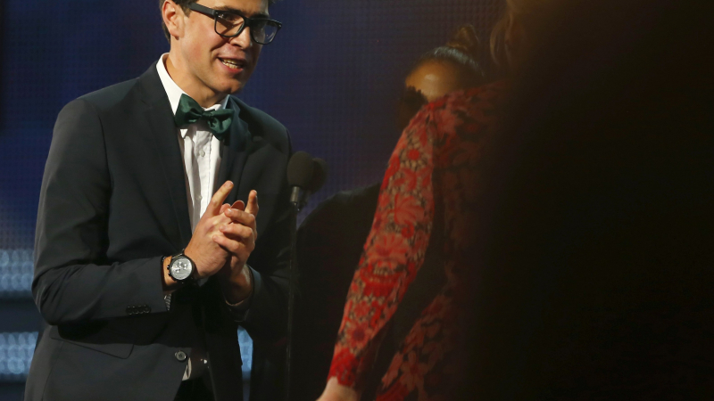 Журналистът, изскочил на сцената на “Грами”, ще бъде съден (ВИДЕО)