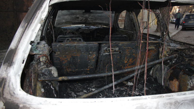 Две коли опожарени в Пловдив