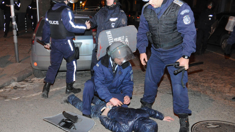 Двама ранени на протеста в София, арестувани са трима