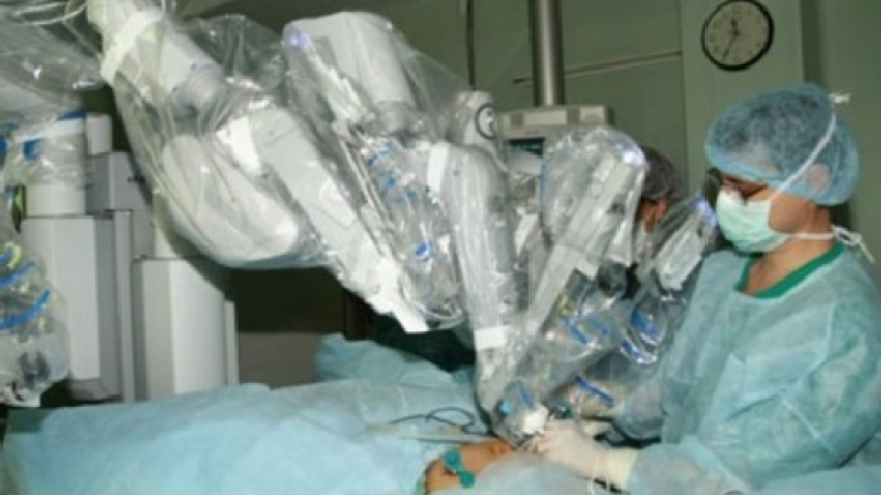 Роботът Да Винчи дойде и в София, премахва тумори без разрез
