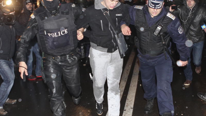 Жандармерията разпиля протестиращите, има още арестувани