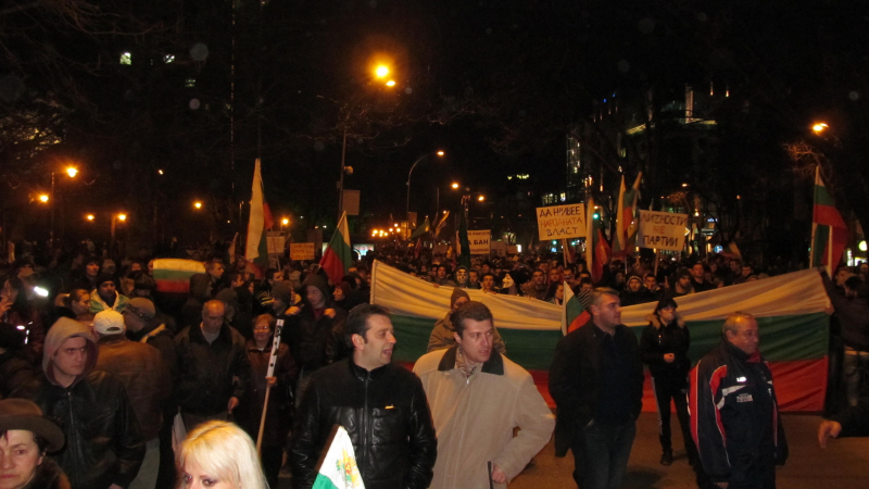 БЛИЦ TV: Демонстранти се канели да палят във Варна