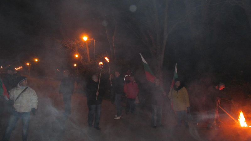БЛИЦ TV: Надъхани пубери громиха енергото във Варна със събути гащи и камъни
