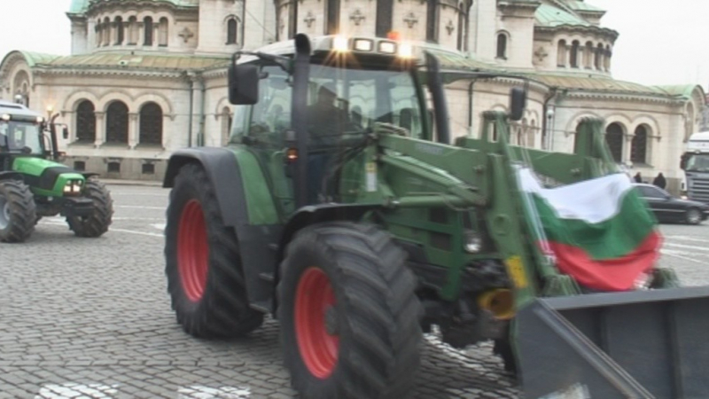 Вижте в БЛИЦ TV: Тракторите в подкрепа на Бойко си тръгват! 
