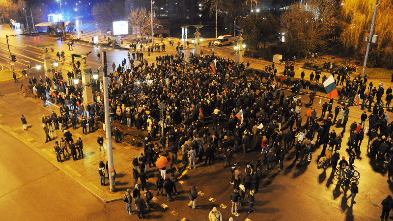 Протестиращите в София освиркаха Народното събрание