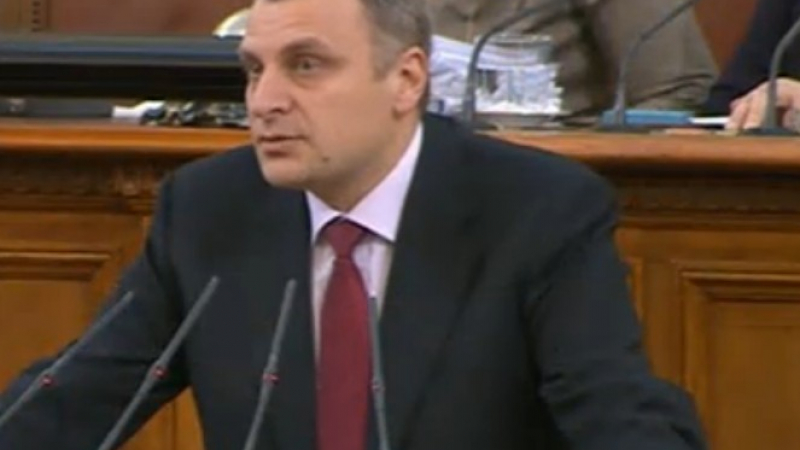 Курумбашев пробва да привика Борисов и Дянков в парламента, срязаха го