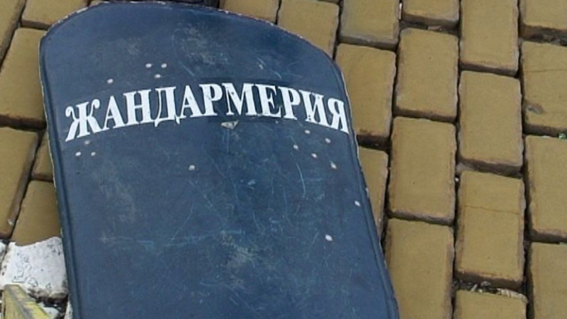БЛИЦ TV: Софийските жандармеристи поставиха щитовете си на земята