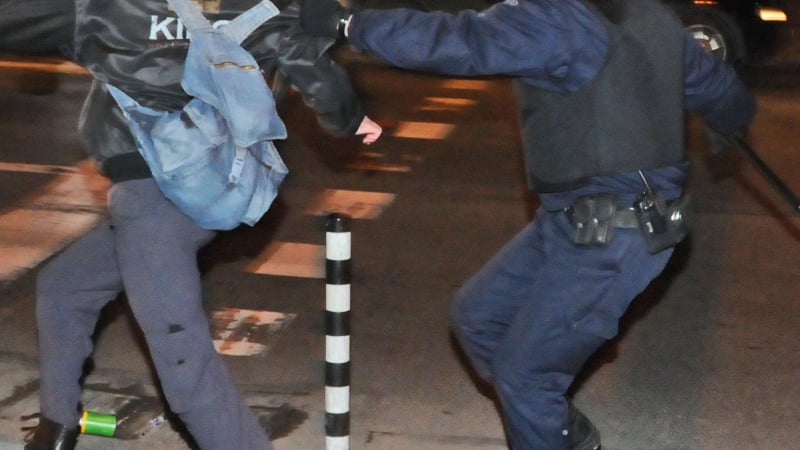 24-ма с палки, боксове и ножове са арестувани в София до 20 часа