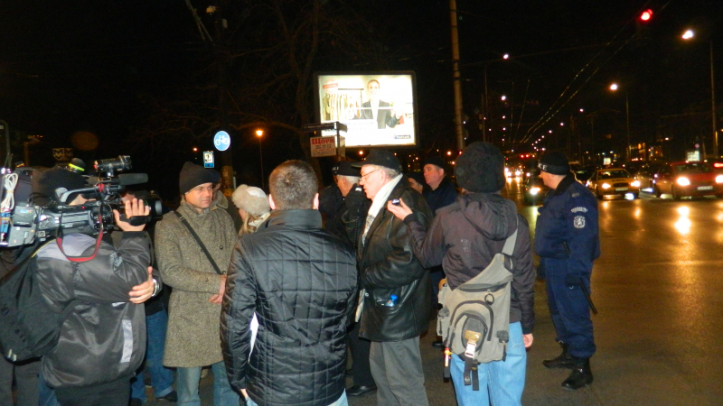 Вижте в БЛИЦ TV как протестиращите блокираха бул. &quot;Евлоги Георгиев&quot;