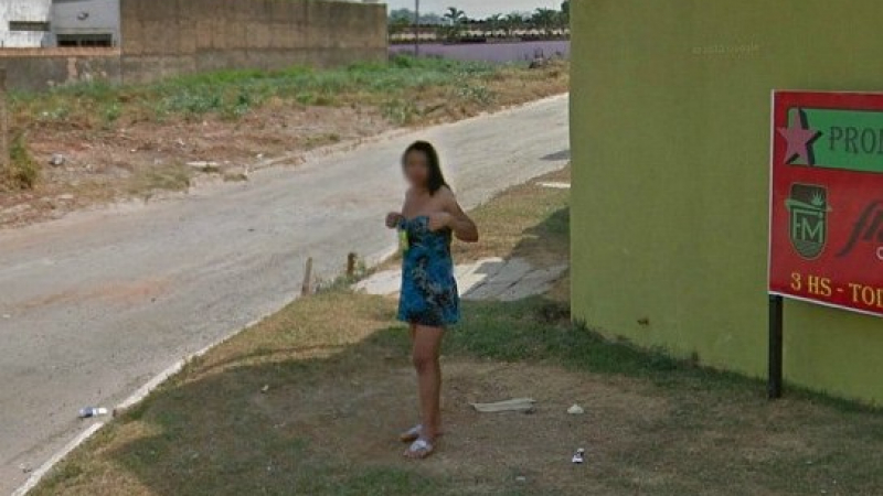 Хванати в акта: Google Street View засне жрици на любовта да си вършат работата (СНИМКИ)
