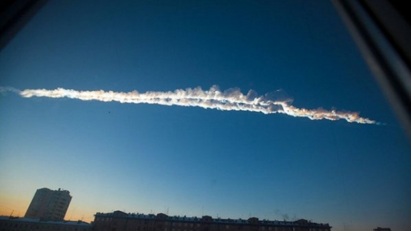 Астероид като челябинския прелита покрай Земята