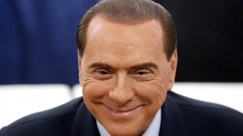 Берлускони въртял добре организирана проституция във вилата си в Милано 