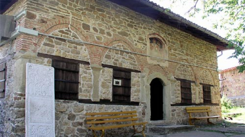 Реставрират църквата в Арбанаси
