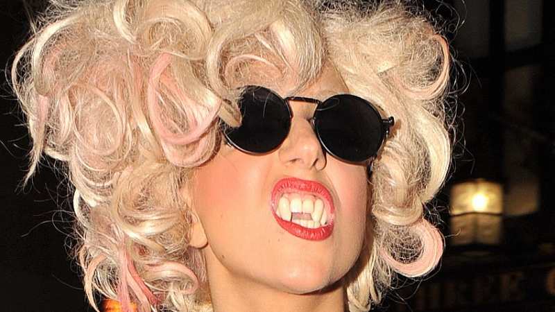 Лейди Гага си купи шарани за 40 000 лири