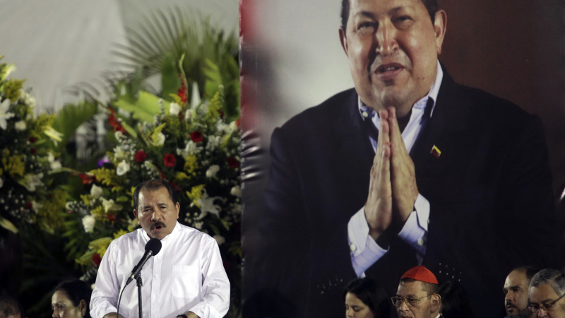 Оливър Стоун и Шон Пен скърбят за големия герой Уго Чавес 