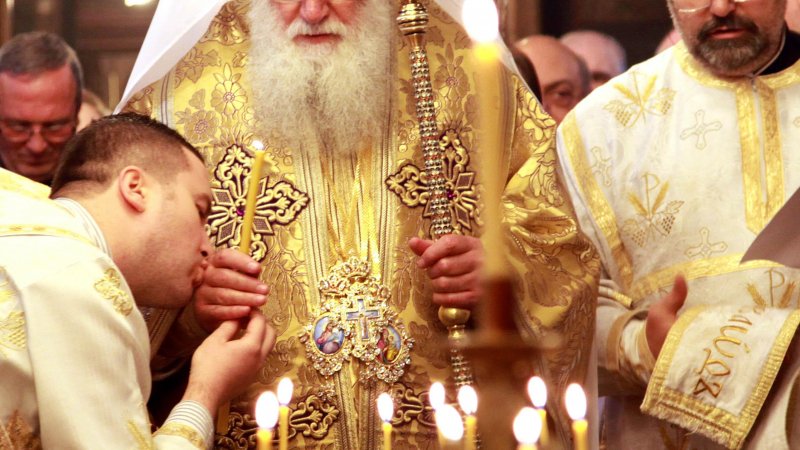 Патриарх Неофит ще се моли за помирение пред чудотворна икона