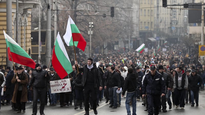 Масови протести и днес 