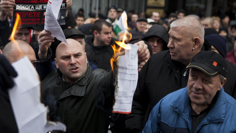 И Октай Енимехмедов се писа протестиращ