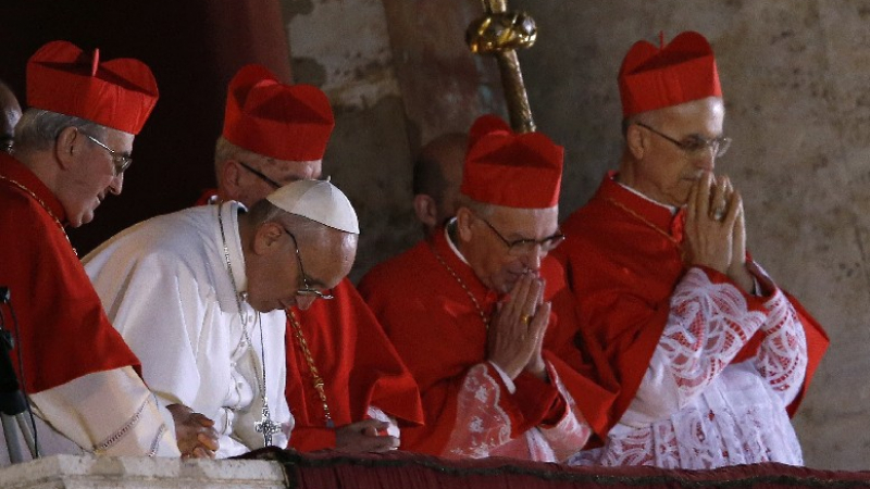 Папа Франциск І целувал краката на болни от СПИН 