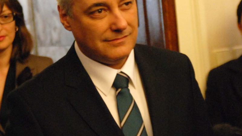 Николай Младенов към новия премиер във Външно: Добре дошъл обратно!