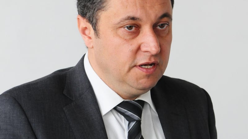 Яне Янев: Най-много 100 депутати стигат